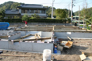 基礎と土台施工状況