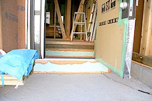 玄関・断熱施工と防蟻処理