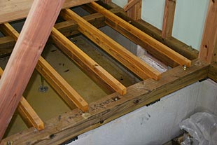 内部・根太施工と布基礎