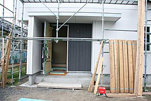外観・玄関施工状況