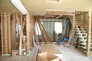 内部・1階構造躯体と下地施工1