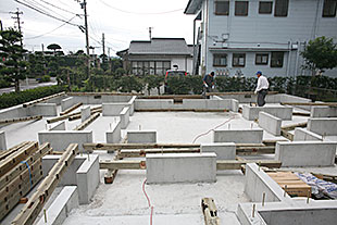 外観・基礎全景2