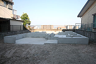 外観・基礎全景1