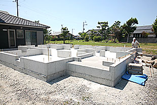 外観・基礎全景2
