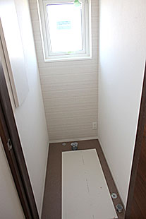 内部・トイレクロス張り
