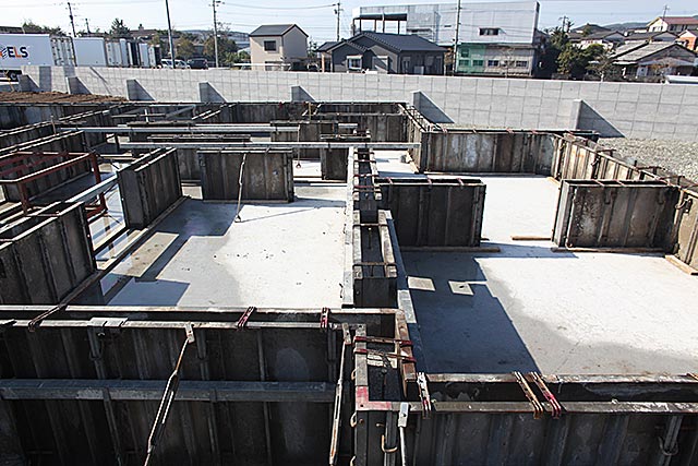 外観・基礎 鋼製型枠3