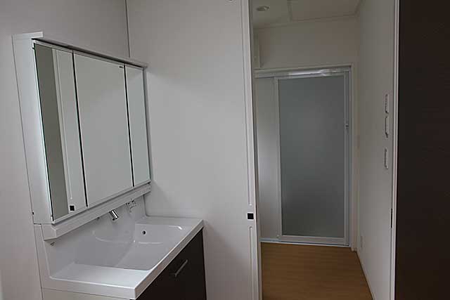 内部・洗面台と脱衣場