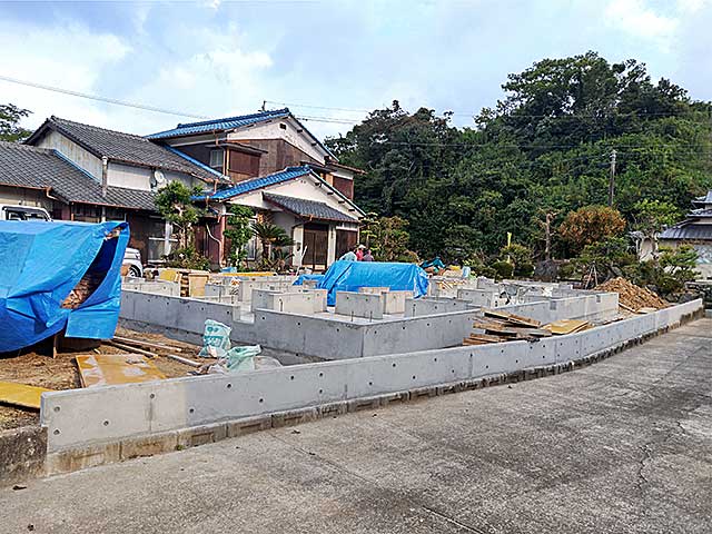 外観・基礎全景2