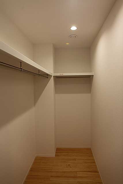 内部・2階 居室収納