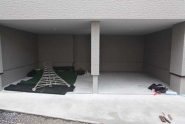 外観・車庫2