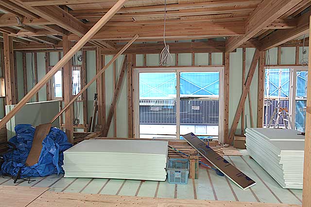 内部・断熱施工全景1