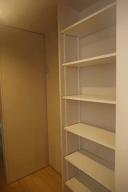 内部・2階 居室収納1