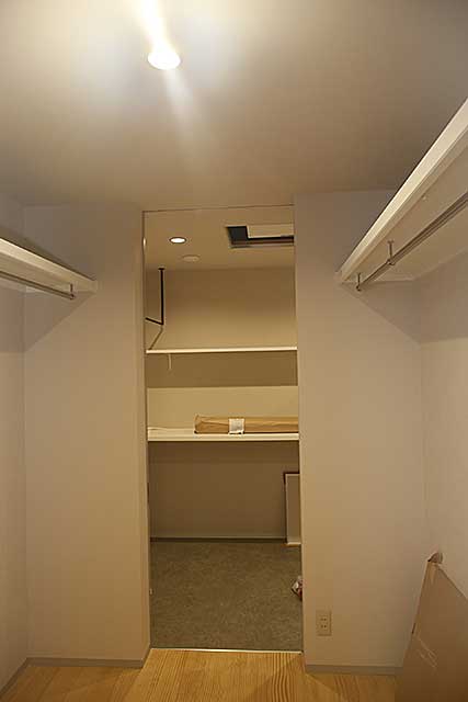内部・2階 居室収納2