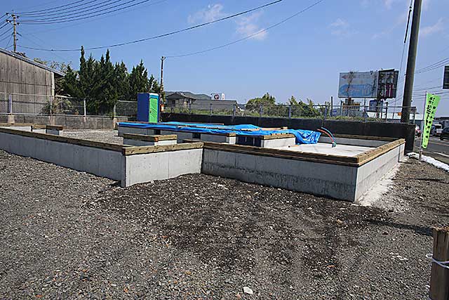 外観・基礎全景1