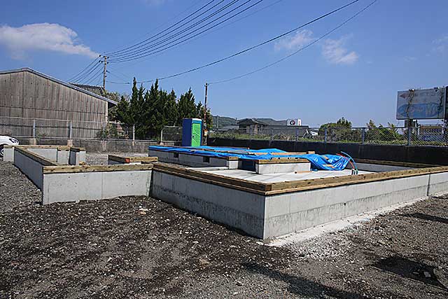 外観・基礎全景2