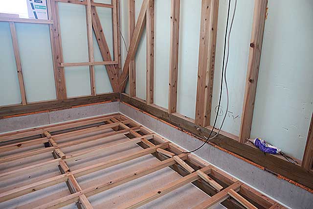 内部・コーナー断熱施工