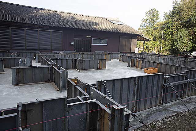 外観・ベタ基礎と鋼製型枠3