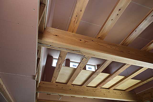 内部・吹抜梁構造1