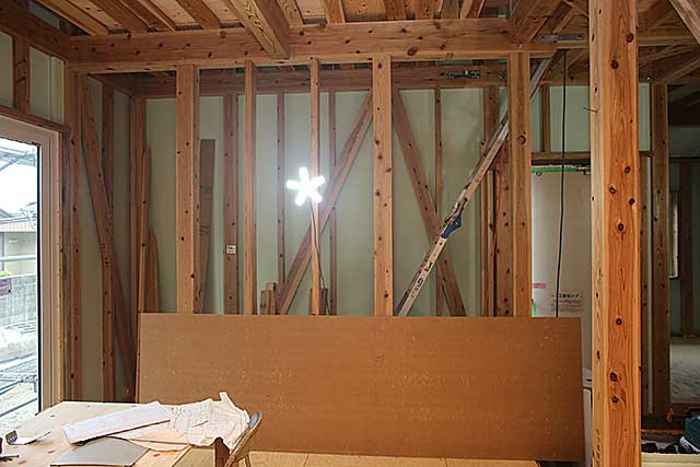 内部・リビング構造躯体3