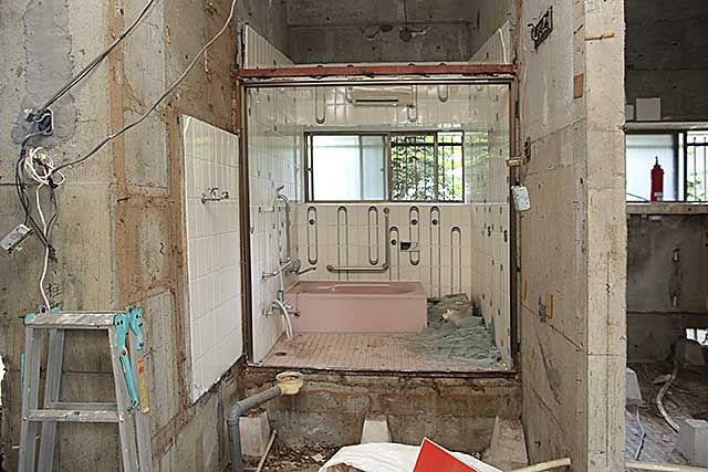 内部・旧浴室