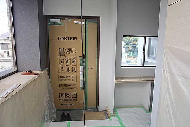 内部・2階 玄関クロス張り