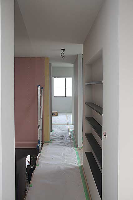 内部・2階 廊下収納スペース