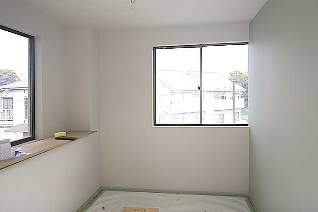 内部・2階 居室クロス張り2