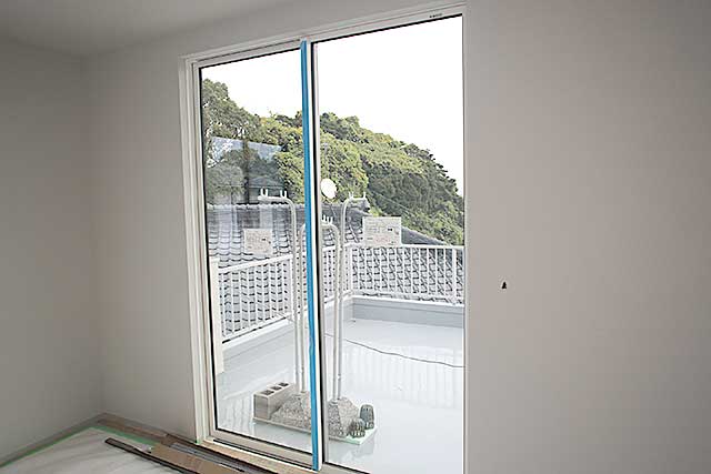 内部・2階 居室クロス張り4