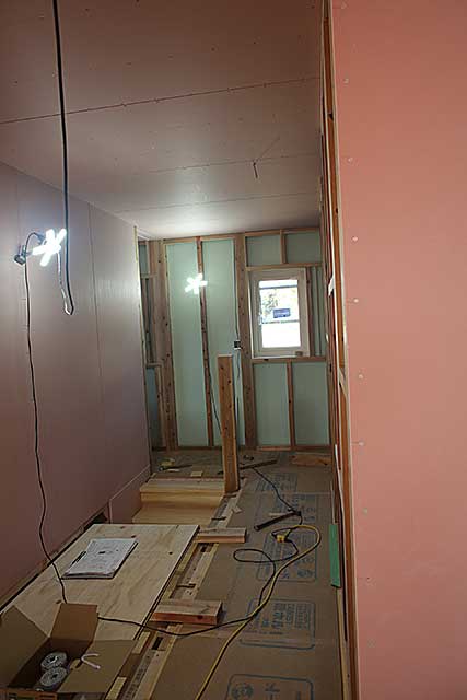 内部・2階 廊下下地施工1
