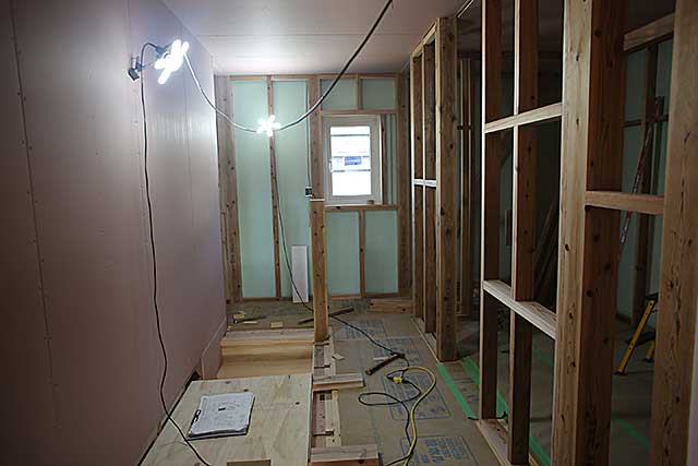 内部・2階 廊下下地施工2