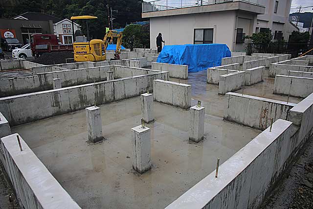 外観・基礎全景1