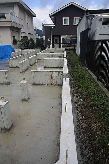 外観・基礎立ち上がりとアンカーボルト