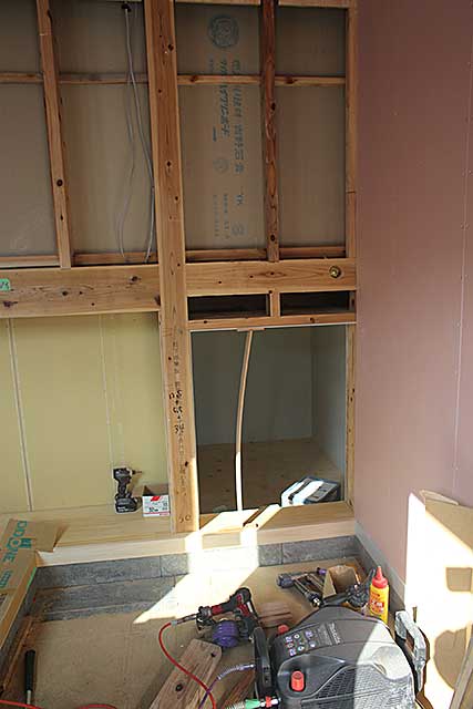 内部・玄関収納庫下地1
