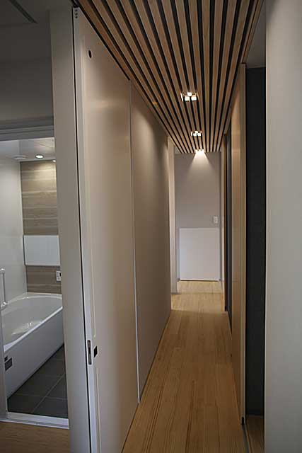 内部・水廻り廊下