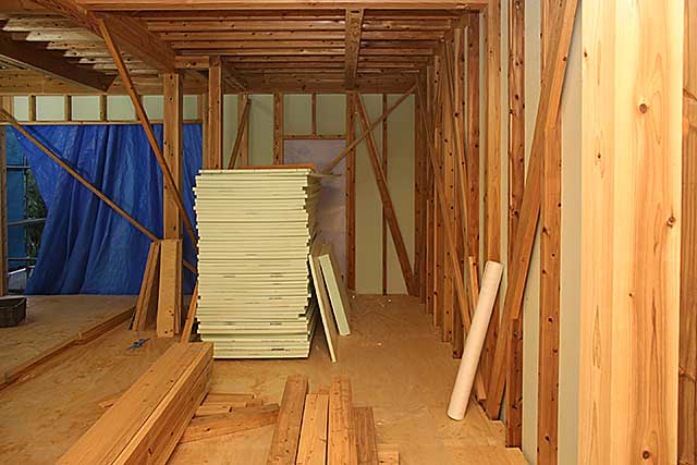 内部・リビング断熱施工1