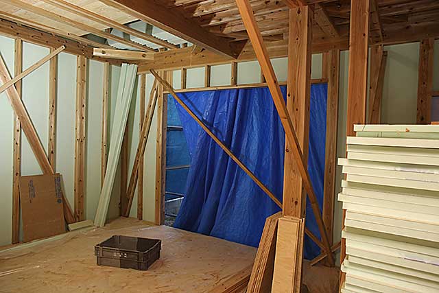 内部・リビング断熱施工2