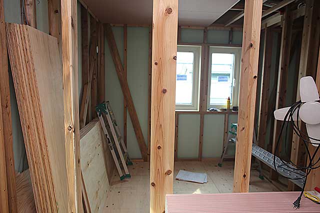 内部・2階 居室下地施工1