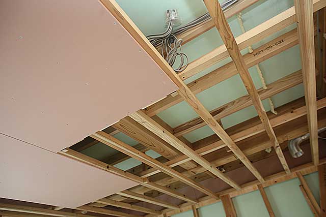 内部・2階 天井下地施工2