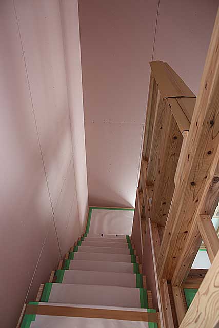 内部・2階 階段下地施工