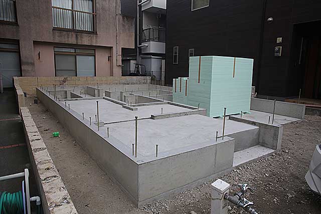 外観・基礎全景1