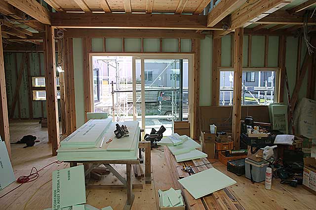 内部・構造躯体と断熱施工1