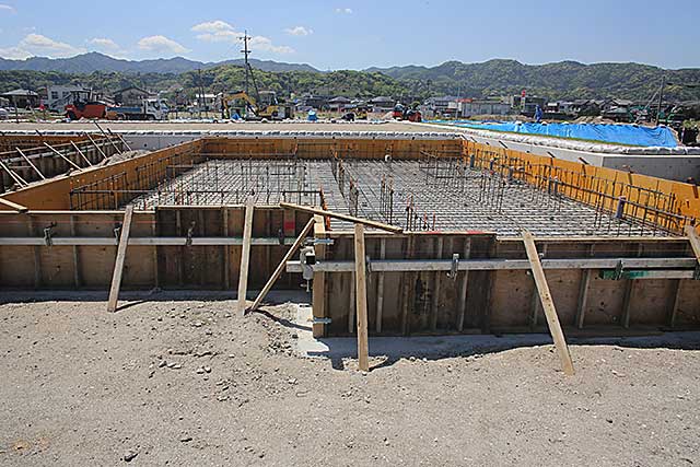 外観・鋼製型枠と耐圧盤基礎