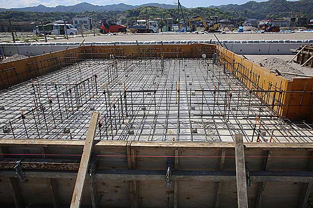 外観・基礎配筋1