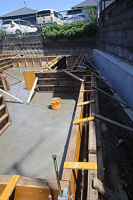 外観・基礎枠内部
