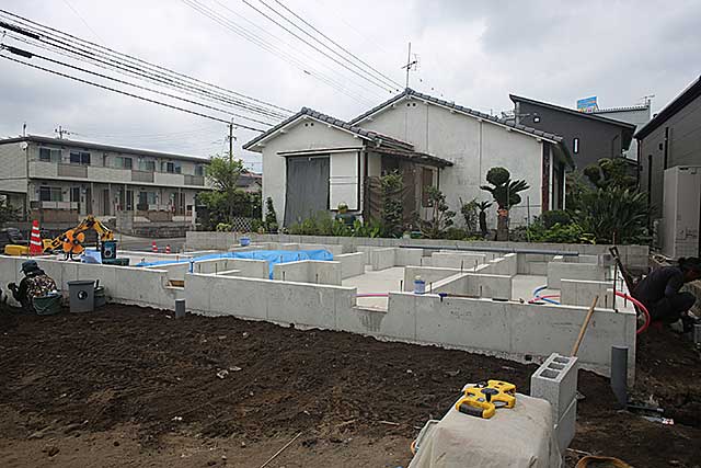 外観・基礎施工1